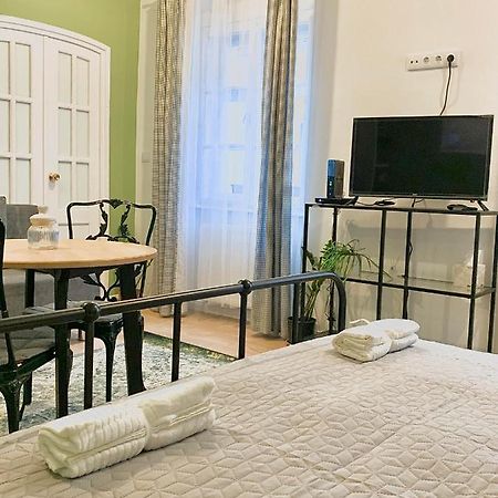 Fidelissima Apartman Sopron Bagian luar foto